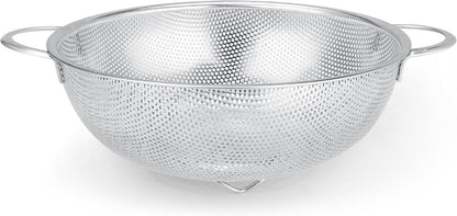 Colander Stainless Steel 3-Quart, Metal Strainer with Base, Strainer for Kitchen Food, Dishwasher Safe V1259-DP01-E-117