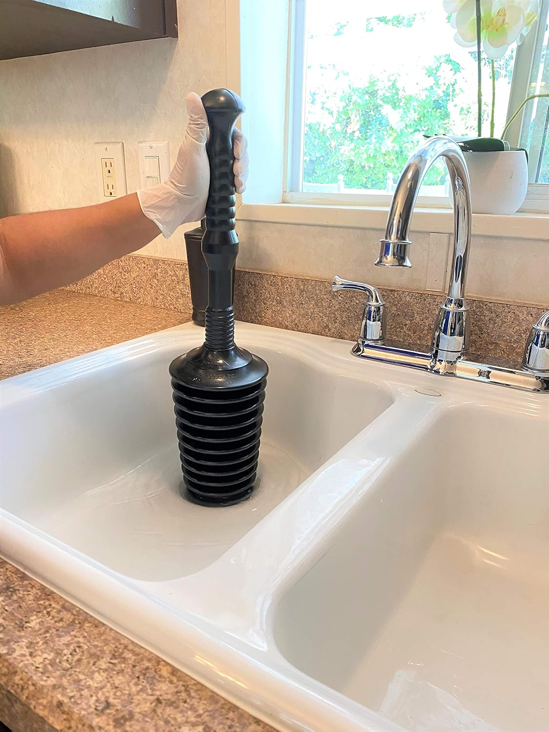 Master Plunger MP500-B3 Heavy Duty Bathroom Toilet Plunger Kit with Short Bucket/Caddy. Equipped with Air V1259-DP01-E-70