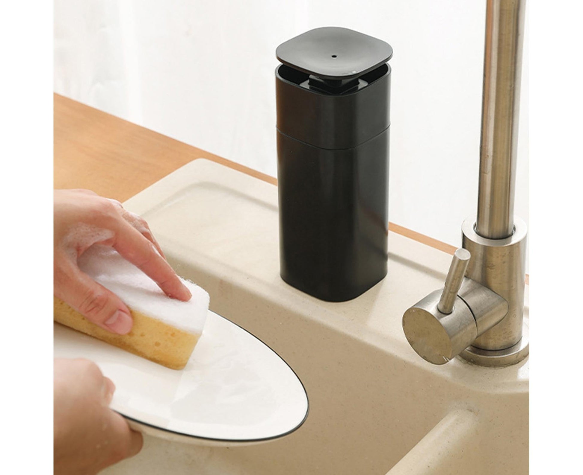 500ml Soap Dispenser Leak-proof Refillable ABS Press Type Body Wash Dispenser Bathroom Supplies -Black V1263-JX-2545