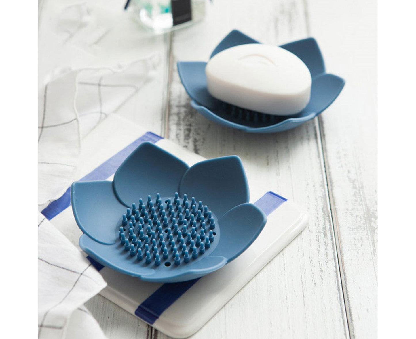 Soap Box Non-slip Lightweight Lotus Shape Box Silicone Draining Soap Dish for Home-Blue V1263-JX-2645