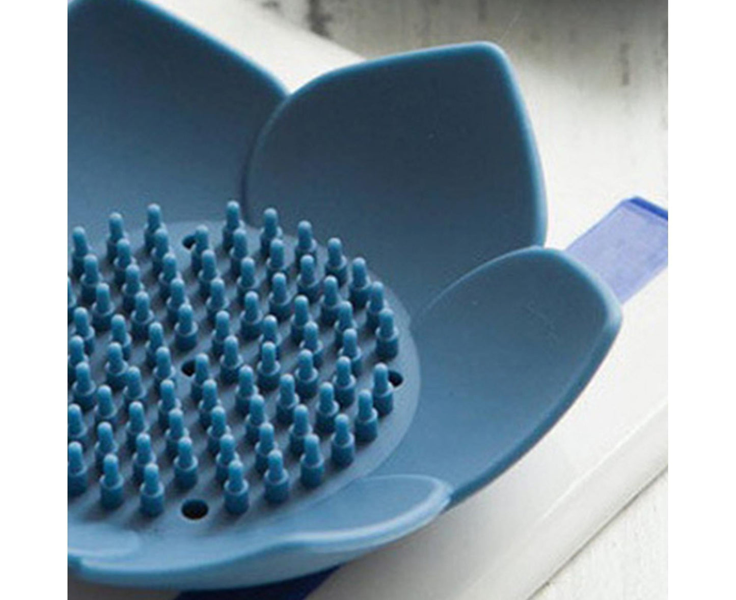 Soap Box Non-slip Lightweight Lotus Shape Box Silicone Draining Soap Dish for Home-Blue V1263-JX-2645