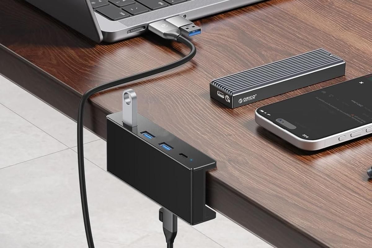 USB Hub 3.0 Aluminum 4-Port USB Adapter with 3 USB-A Data Ports for Monitors Desks - Black V1263-JX-6335-1