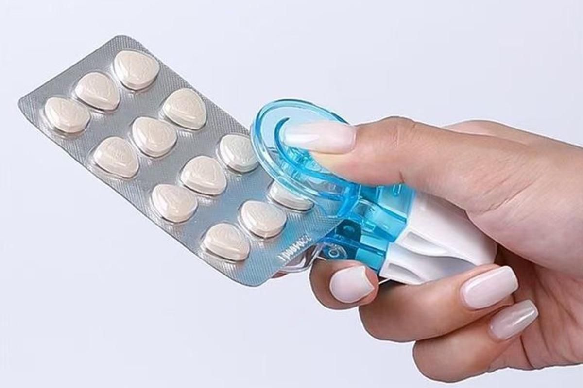 Portable Pill Taker Remover Easy To Take Out Travel Tablet Dispenser Pills Extractor Tool For Elderly V1263-JX-6558