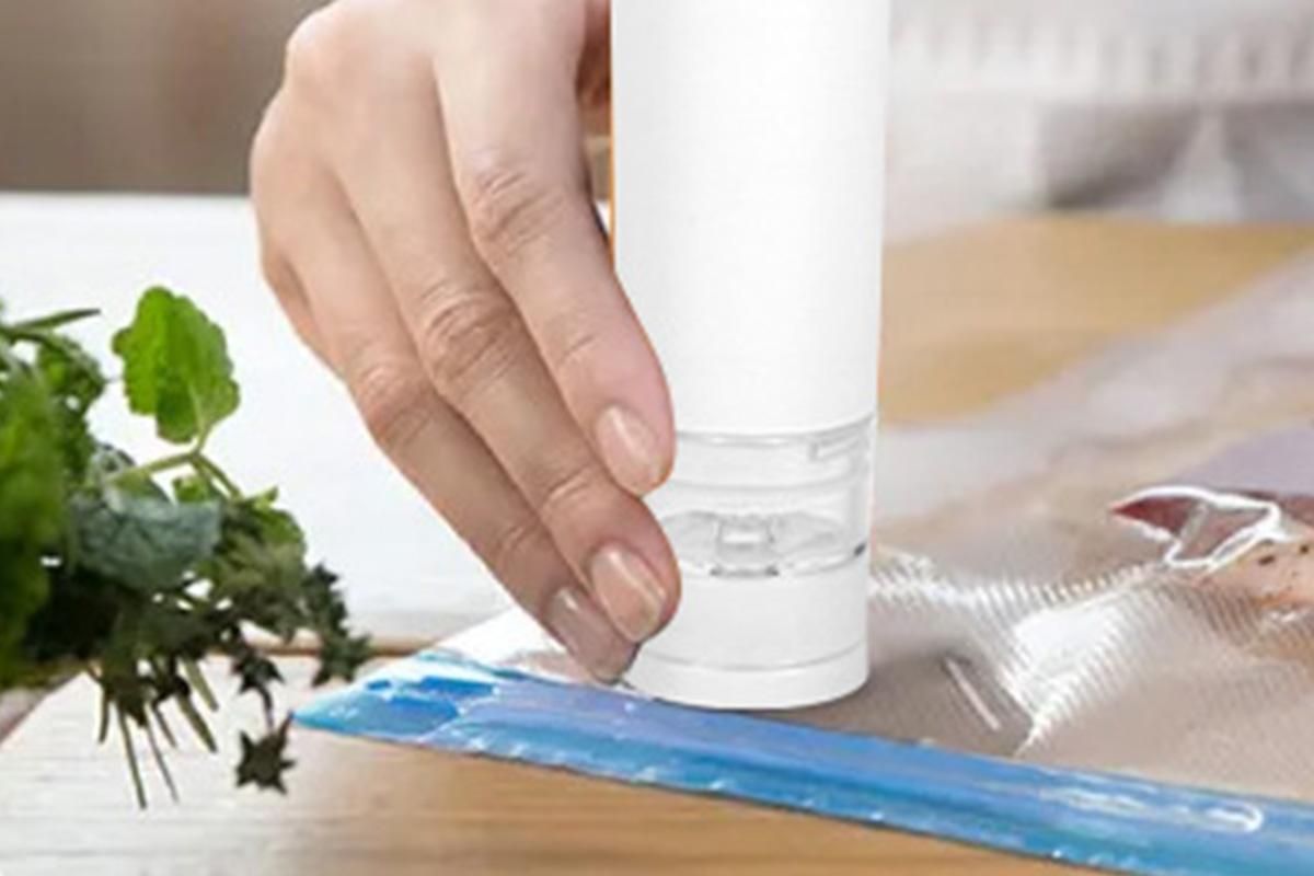 Compact Vacuum Sealer for Food Storage with 15 Reusable Vacuum Bags V1263-JX-6661