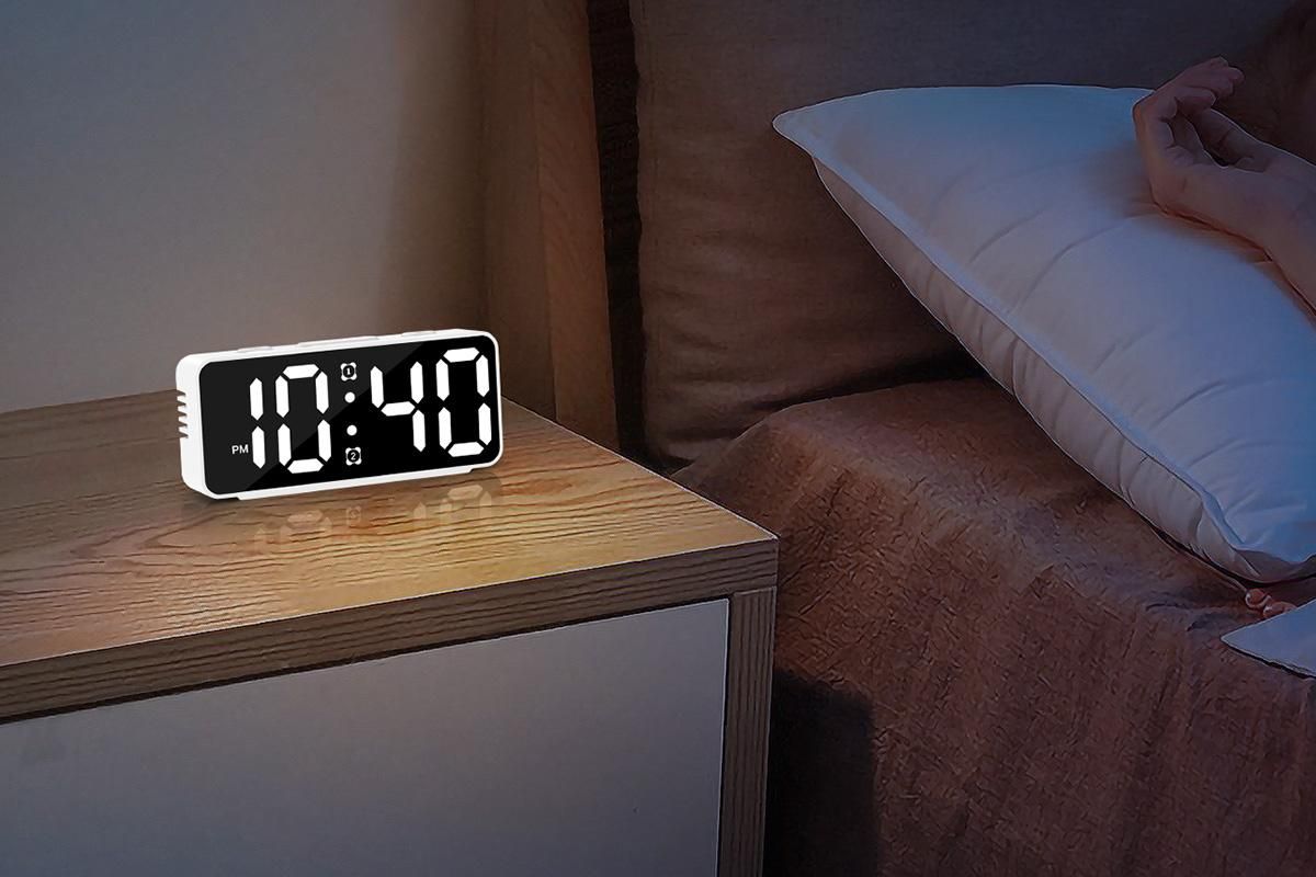 Small Digital Alarm Clock with 5 Dimmers and 5 Alarm Volumes for Bedrooms - White V1263-JX-6724-1