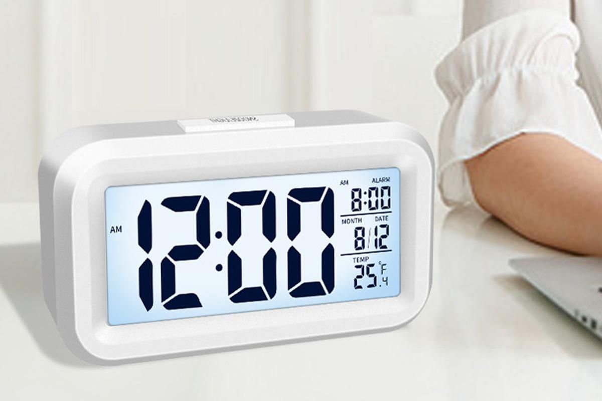 Desk Small Clock Night Light Digital Alarm Clock Battery Operated with Indoor Temperature -White V1263-JX-6731-2