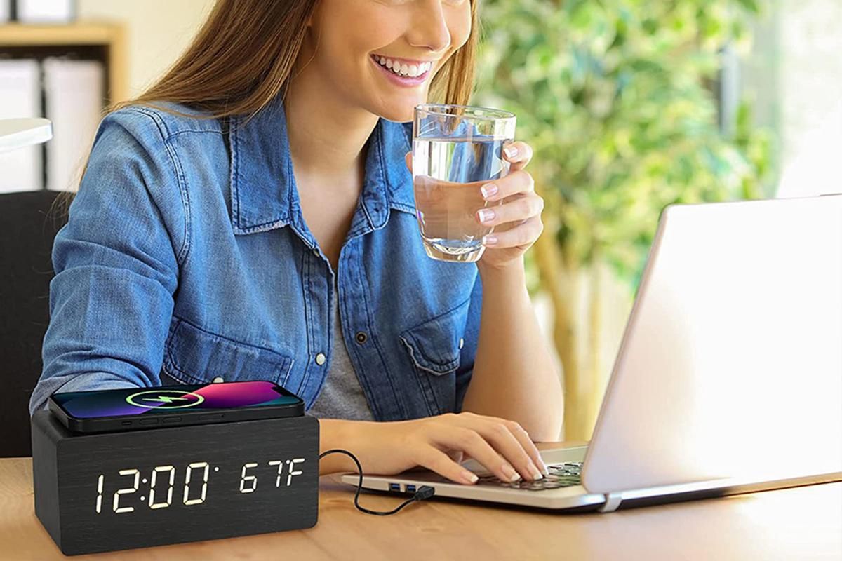 Digital Alarm Clock Wooden Table Desk Bedside LED Clock with Wireless Charger -Light Wood V1263-JX-6732-1