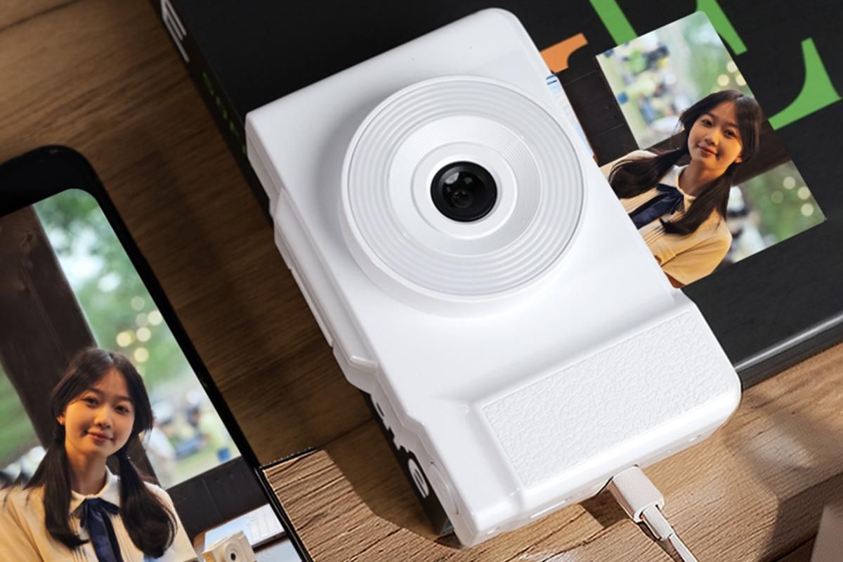 Digital Camera With 180 Degree Flip Screen 16X Digital Zoom Camera With 32G Memory Card -White V1263-JX-6750-3