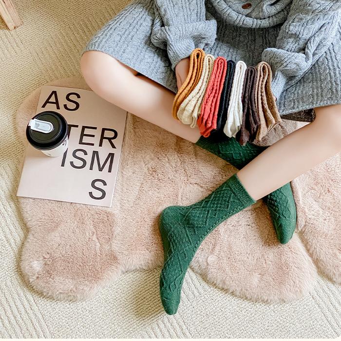 4-pair pack of mixed color socks, women's fall/winter socks, comfortable, soft and warm house socks. V1265-BY-170