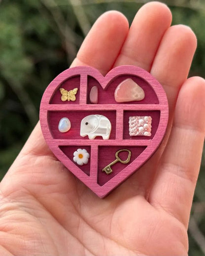 Wooden display stand for mini curiosities,Heart shape V1265-YY-44