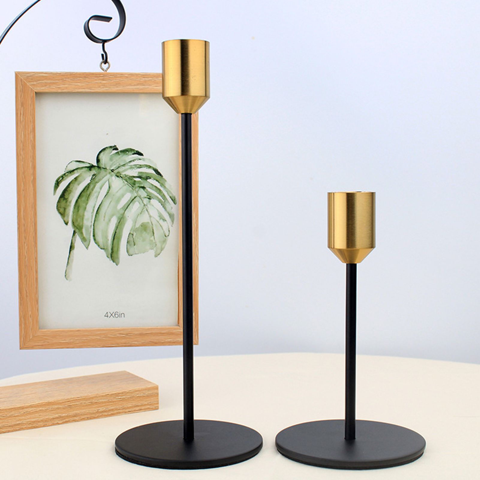 2 Pcs Metal Candle Holder Simple Modern Design Antique Black Candlestick Decoration for Home Wedding V1294-YM0512-3115220128011