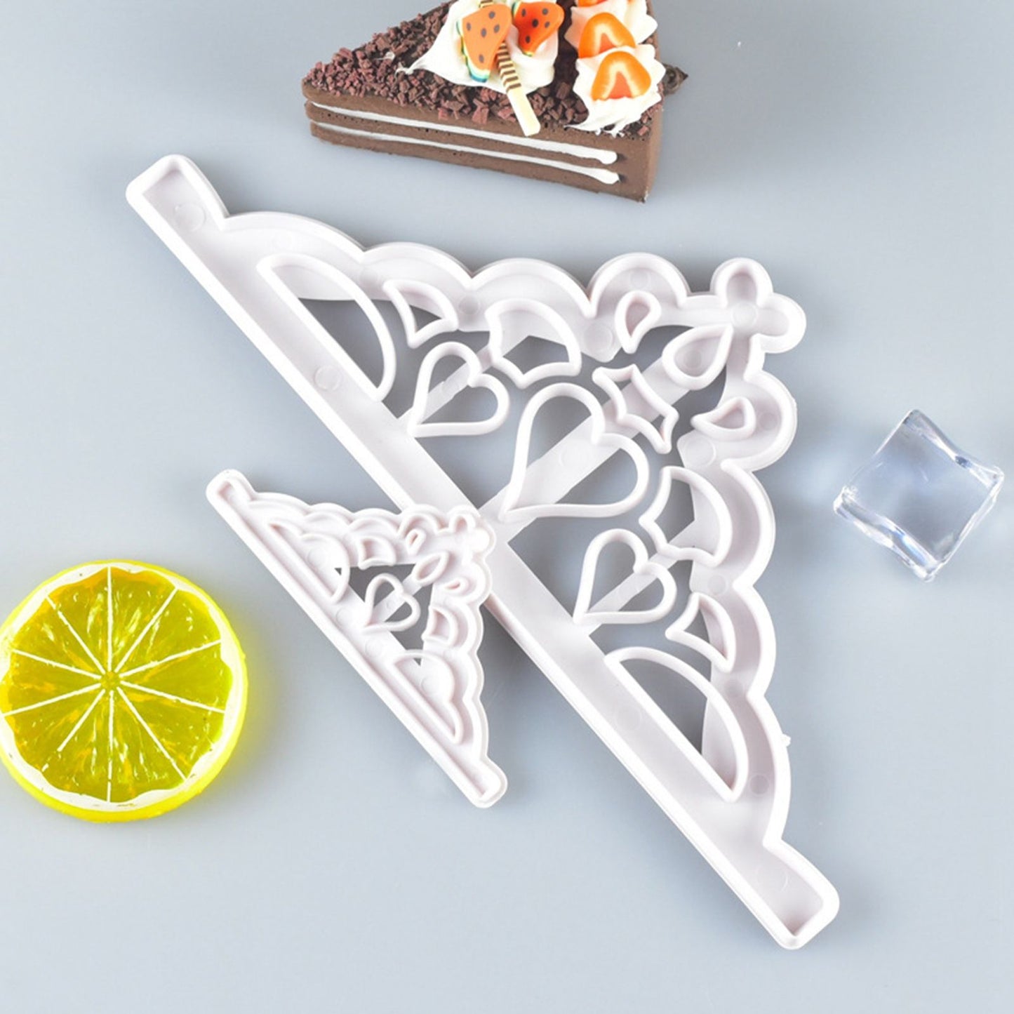 2 Pcs Crown Cutters Set Princess Crown Mold Tiara Cutter Cake Decorating Mold for DIY Birthday Party Dinner V1294-YM0512-3118220261211