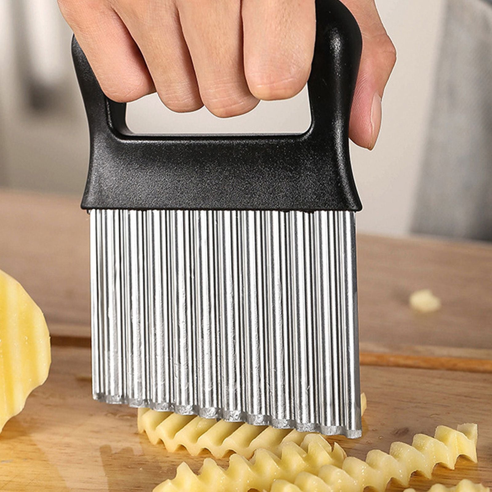 Crinkle Cutter Rustproof Stainless Steel Wavy Potato Crinkle Cutter with Comfortable Grip for Kitchen V1294-YM0512-3118220289311
