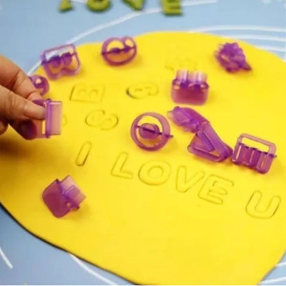 40pcs Numeral Alphabetic Cake Stencils Semiotic Food Grade Plastic Cake Topper Decorative Fillings for Home V1294-YM0512-3118220304011