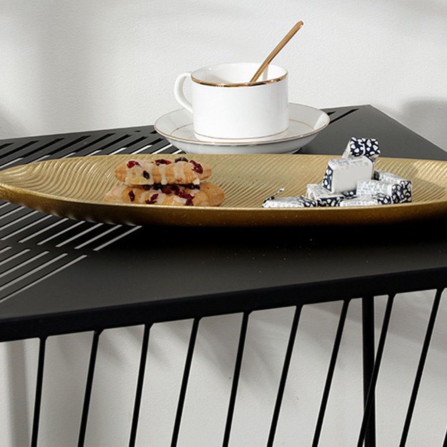 Fruit Plate Golden Style Leaf Shape Brushed Appearance Compact Density Board Serving Dessert Plate for Home S V1294-YM0521-3118220330811