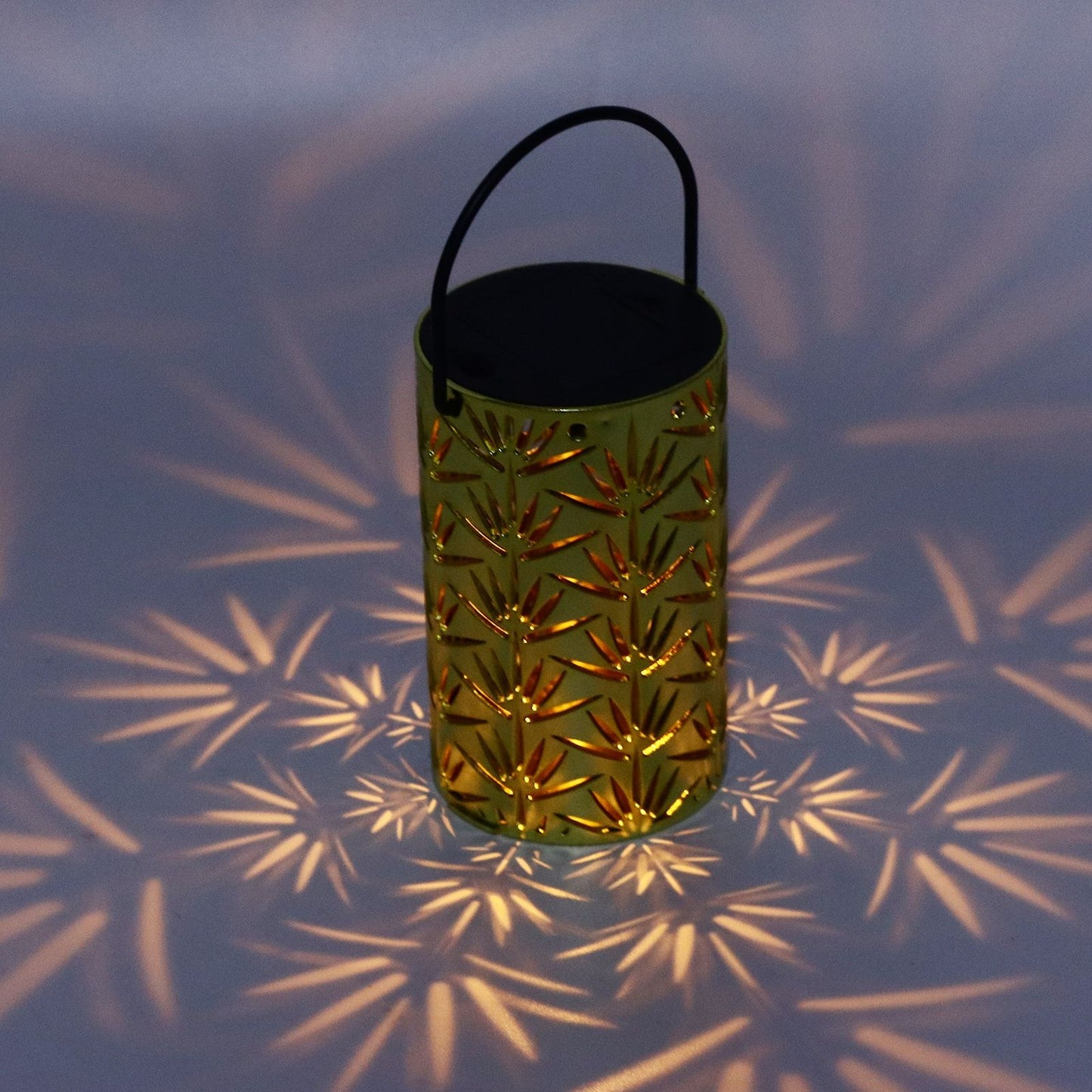 LED Hanging Lantern with Leaf Hollow Pattern Portable Fireplace Lamp for Party House Yard Decoration Gold V1294-YM0523-3115220022112