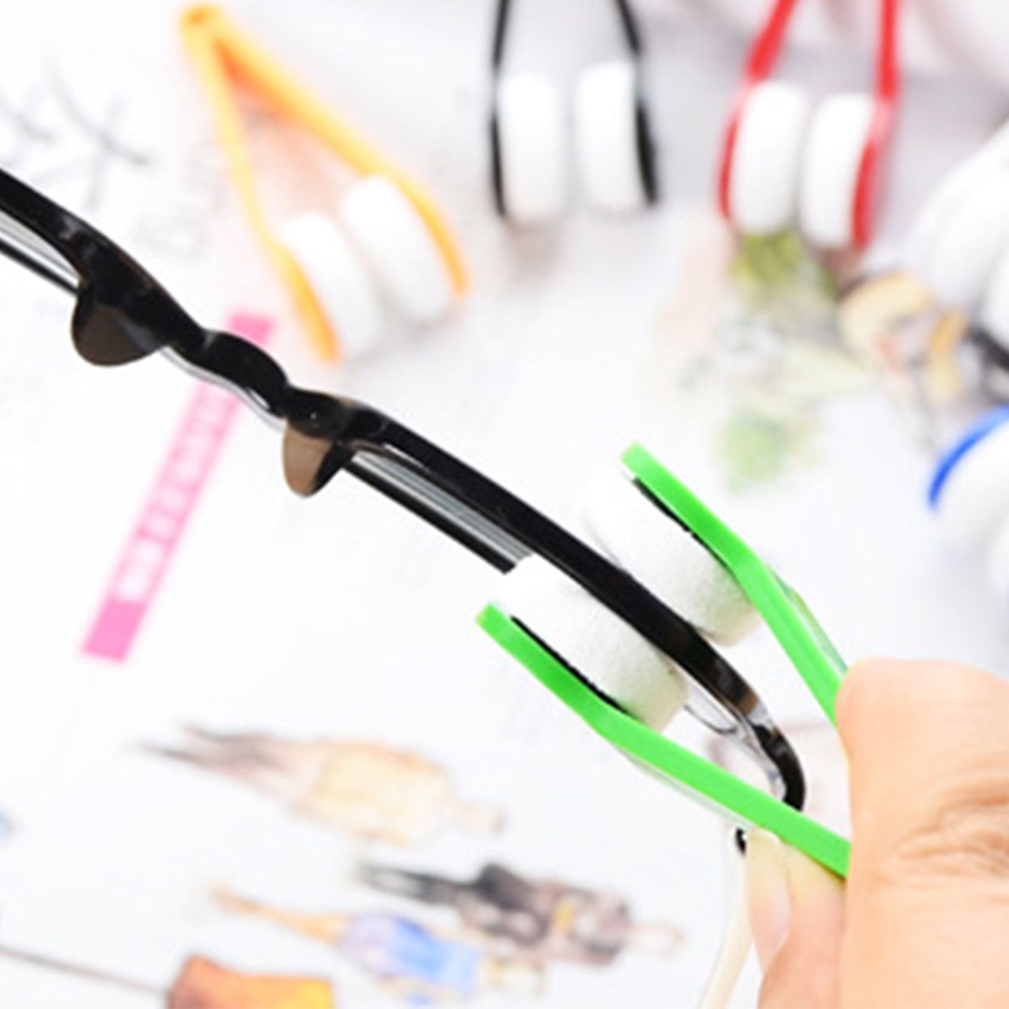 Portable Eyeglass Cleaner Brush Soft Sun Glasses Cleaning Clip Eyeglasses Cleaning Tool for OutdoorGreen V1294-YM0523-3117220013013