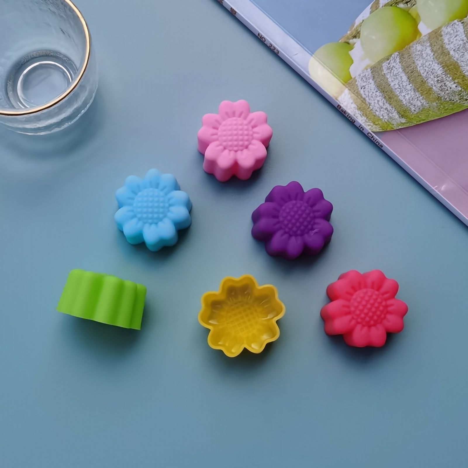 12Pcs Chocolate Molds Daisy Shaped Reusable Silicone Baking Molds for Home Kitchen Bakery V1294-YM0523-3118220078311