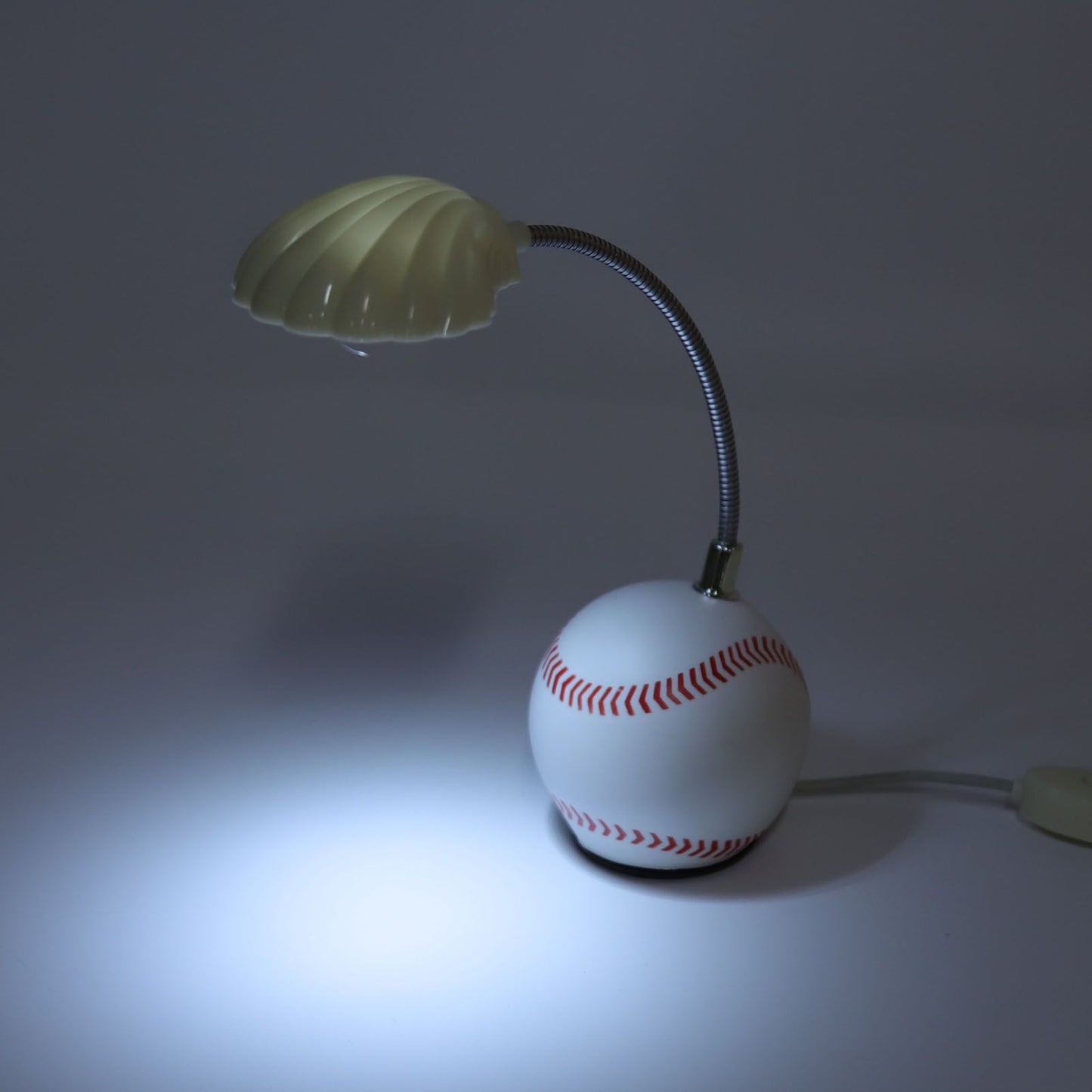 LED Table Lamp Baseball Base Seashell Shape Light Head Soft Light Portable USB Mini Desk Lamp for Home School V1294-YM3119220150611-0421