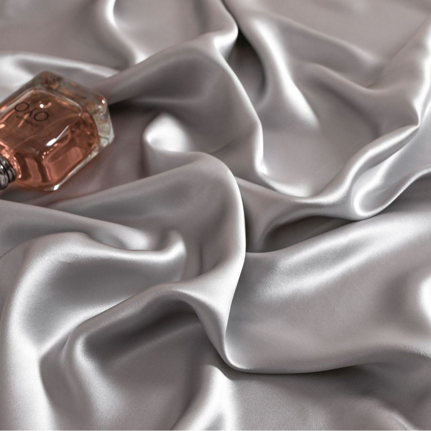Oval Silk Workshop 22 Momme Silk Four Piece Set 1.5 m bed (2x 2.3 m quilt cover 2.3x 2.5 m bed sheet)