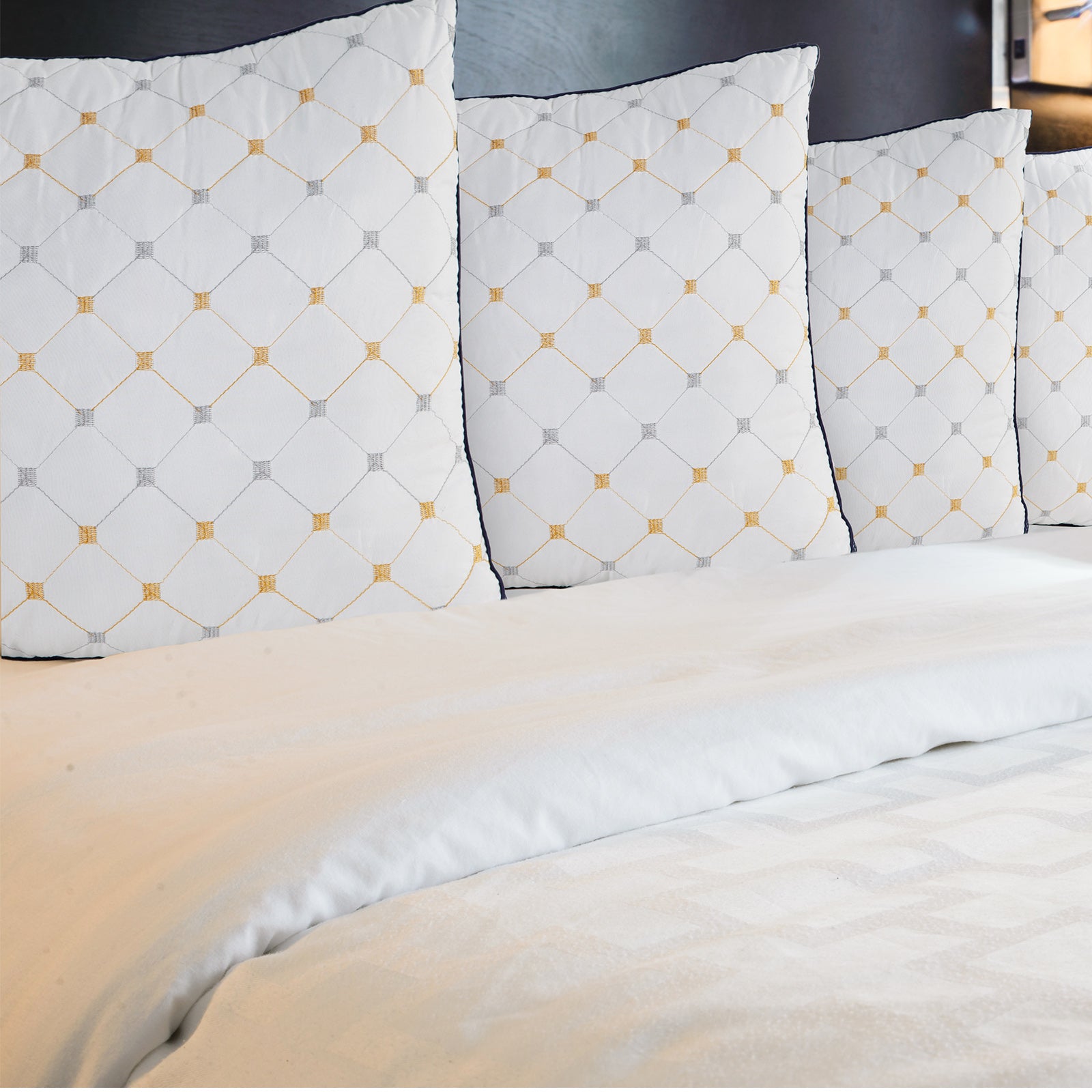 Royal Comfort Luxury Air Mesh Pillows 4 Pack Hotel Quality Checked Ultra Comfort V160-10003826