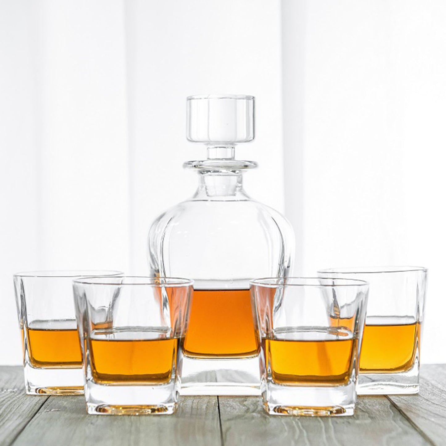 Novare Oval Whiskey Decanter Bottle With 4 Whiskey Glasses Set V160-10004427