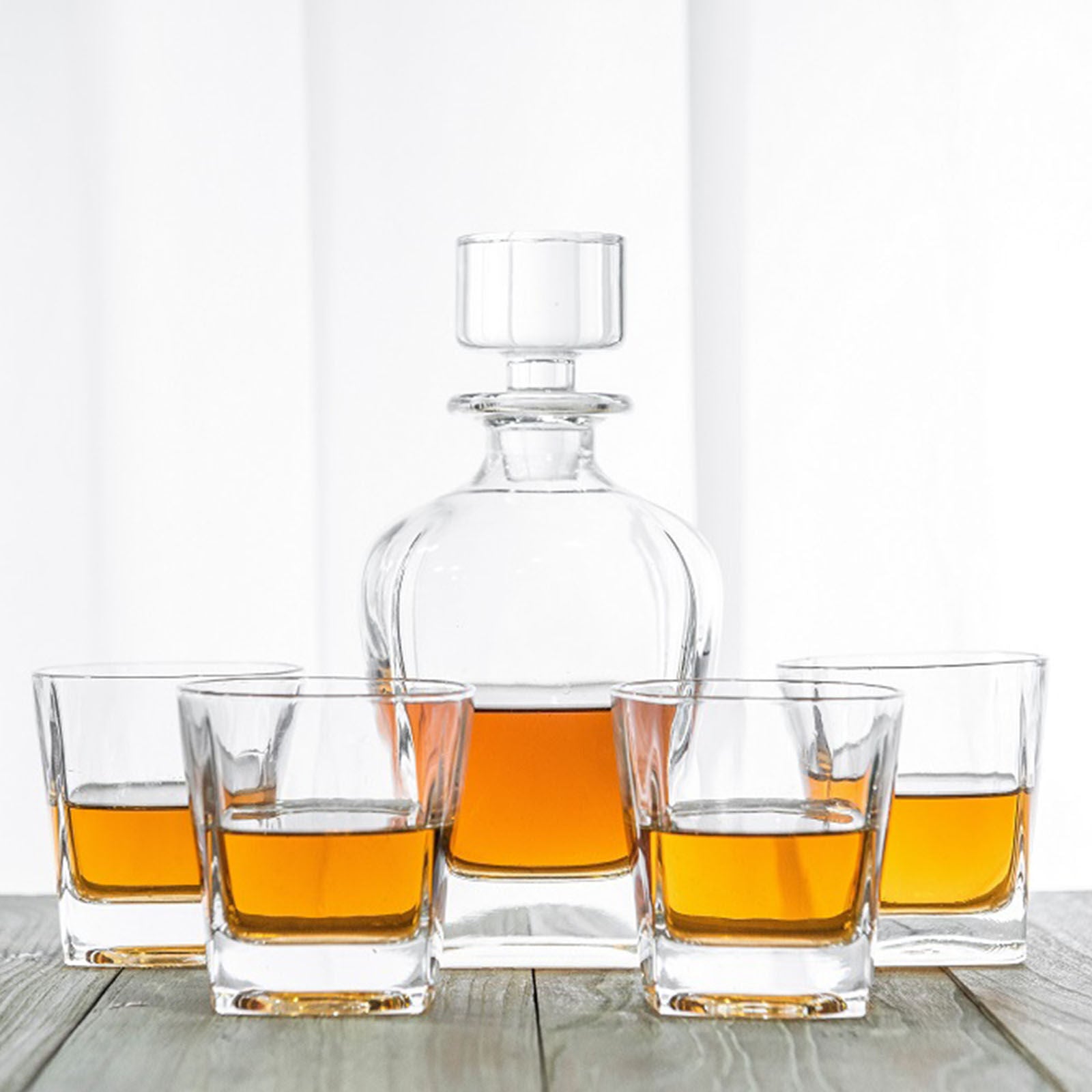 Novare Oval Whiskey Decanter Bottle With 4 Whiskey Glasses Set V160-10004427