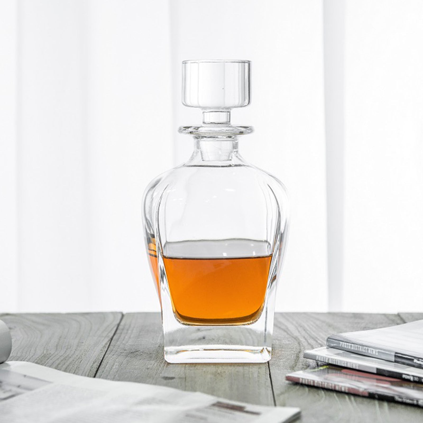 Novare Oval Whiskey Decanter Bottle With 4 Whiskey Glasses Set V160-10004427