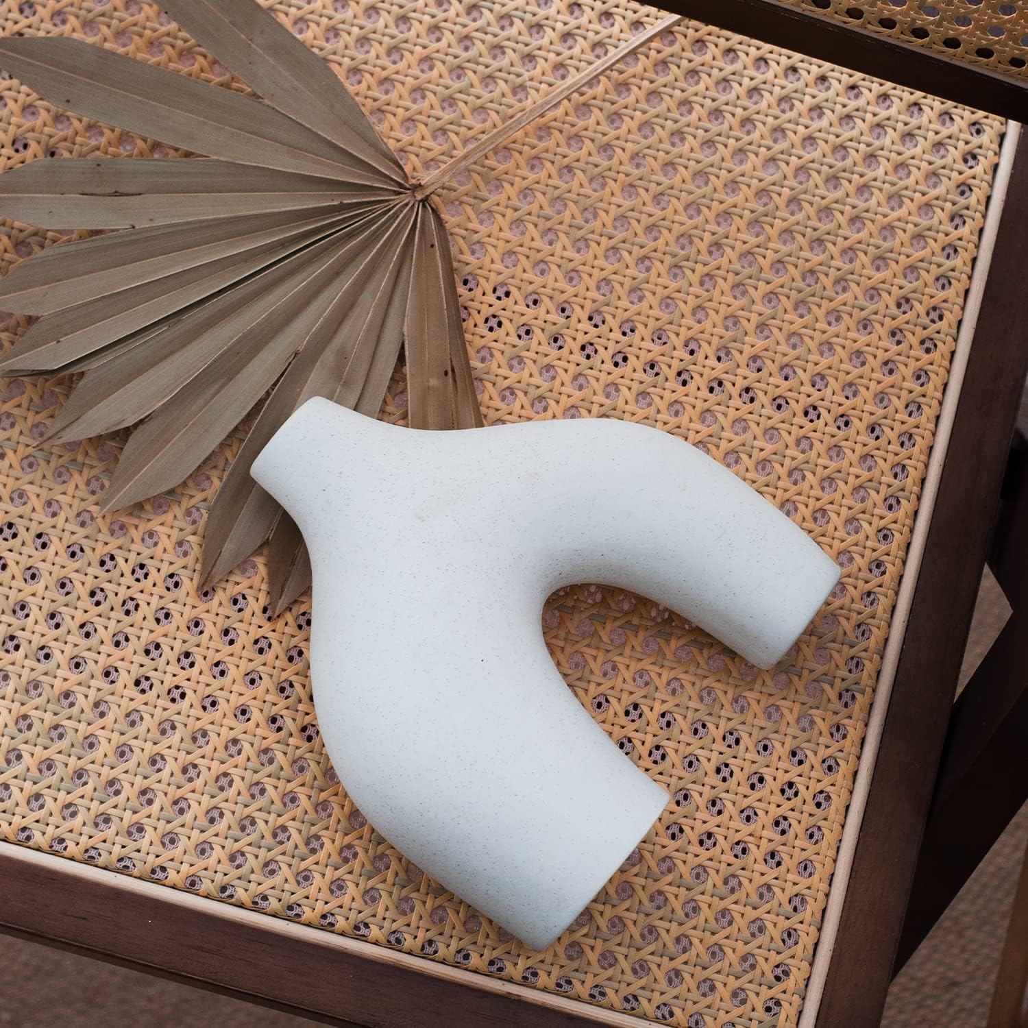 Ceramic Set of 2 Modern White Vases for Home Dcor V178-35712