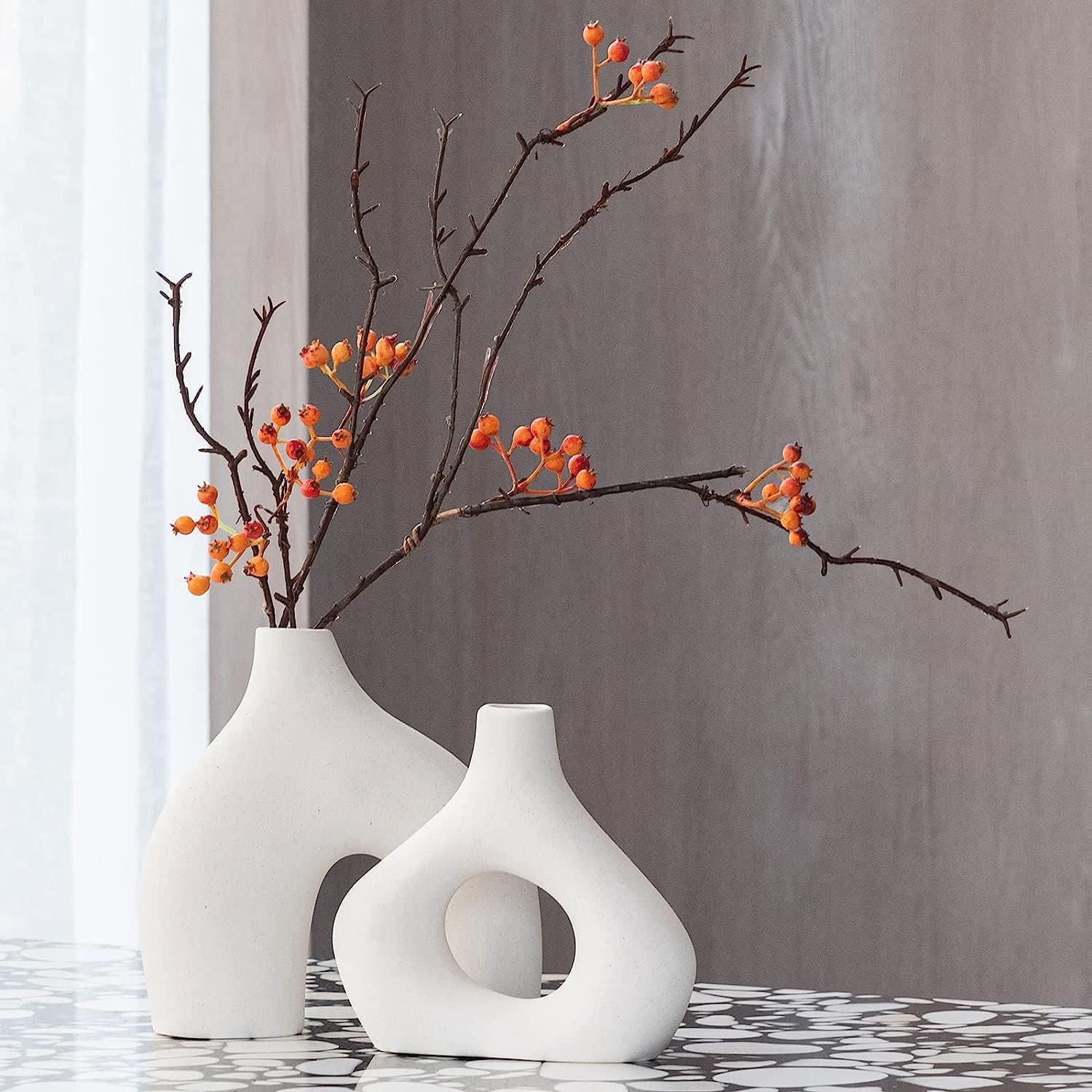 Ceramic Set of 2 Modern White Vases for Home Dcor V178-35712