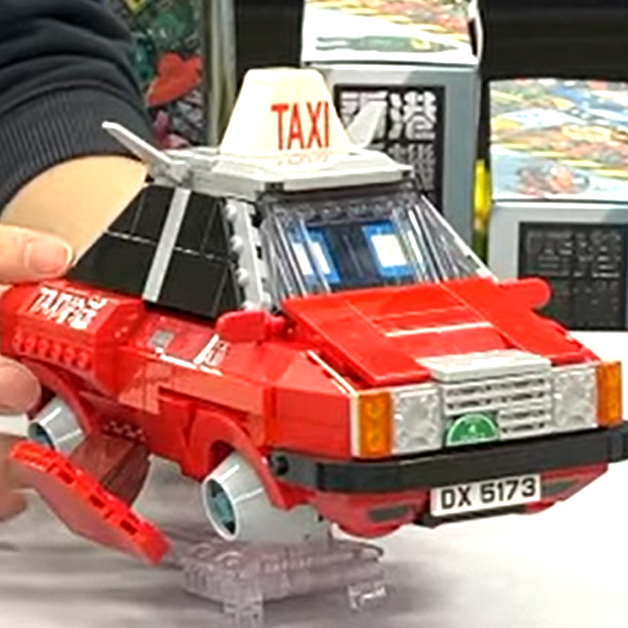Kalos Hong Kong Machines Robot Red Taxi Building Block Set 586pcs 14+ V185-KB38001