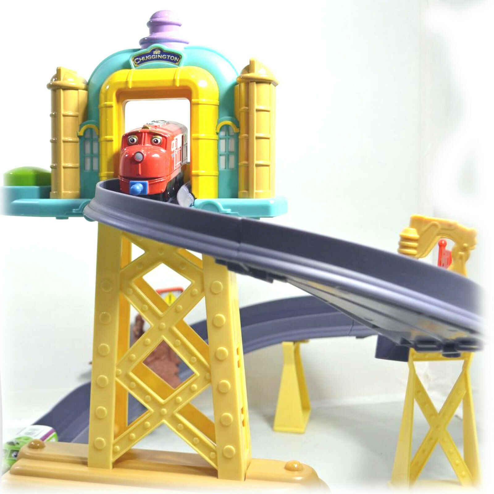 Chuggington Train Motorised Training Yard Loop Ready to Play Set with Diecast Wilson V185-LC54205