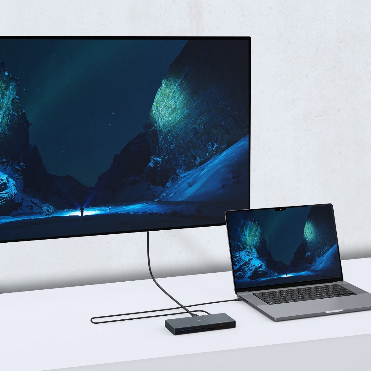 mbeat 15-in-1 Triple Display USB-C Dock (2 x HDMI & 1 x Display Port) V186-MB-UCD-X15