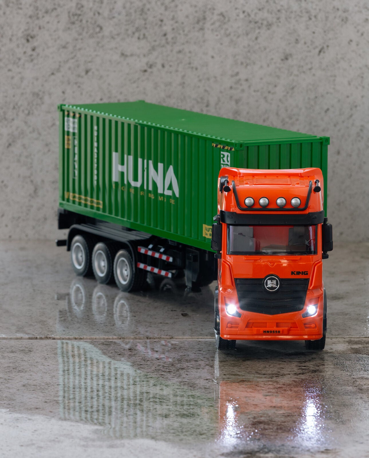 1:18 Scale 9-Channel Alloy Remote Control Container Truck with Lights & Sound for Indoor Play V196-1317