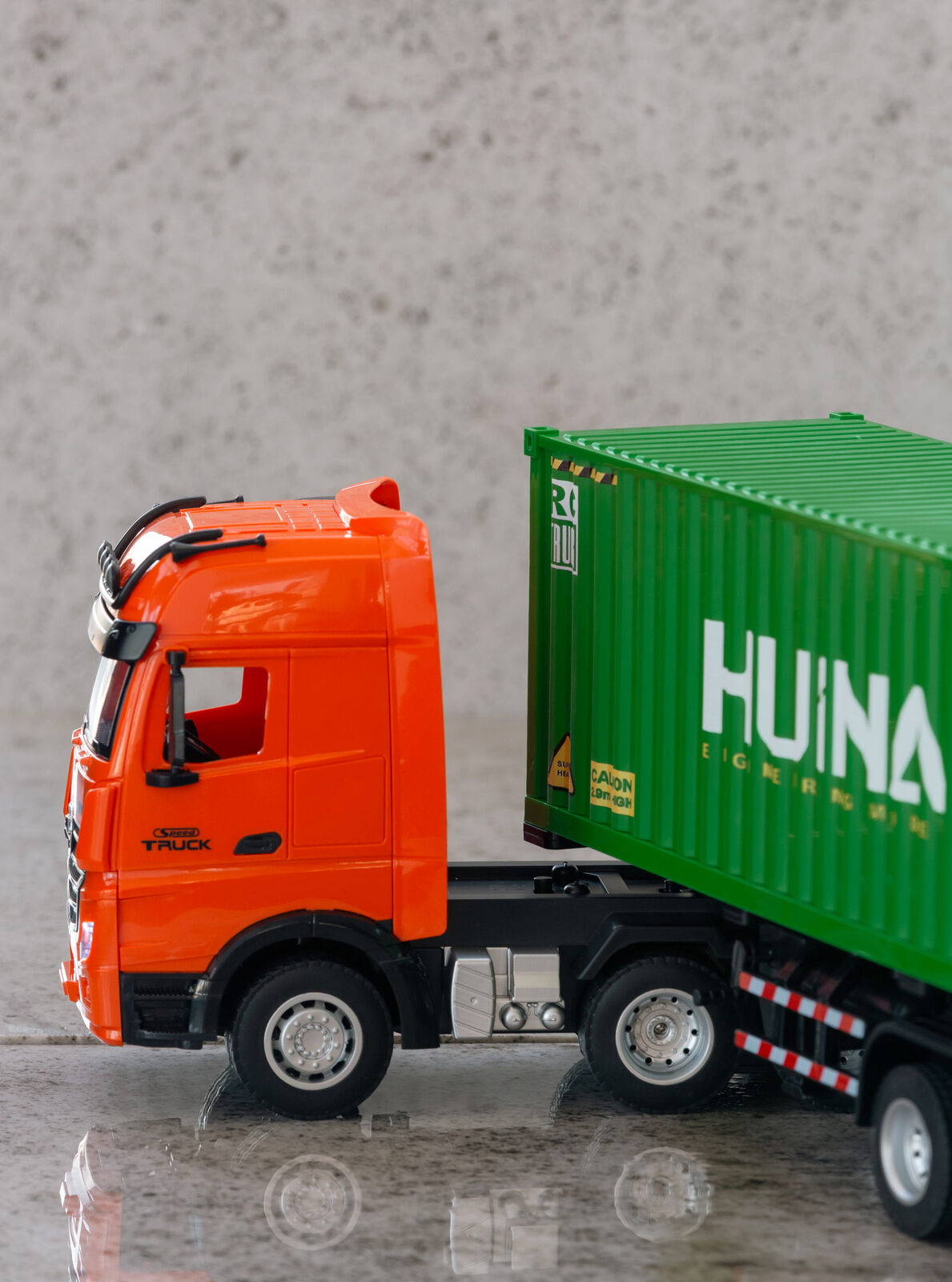 1:18 Scale 9-Channel Alloy Remote Control Container Truck with Lights & Sound for Indoor Play V196-1317
