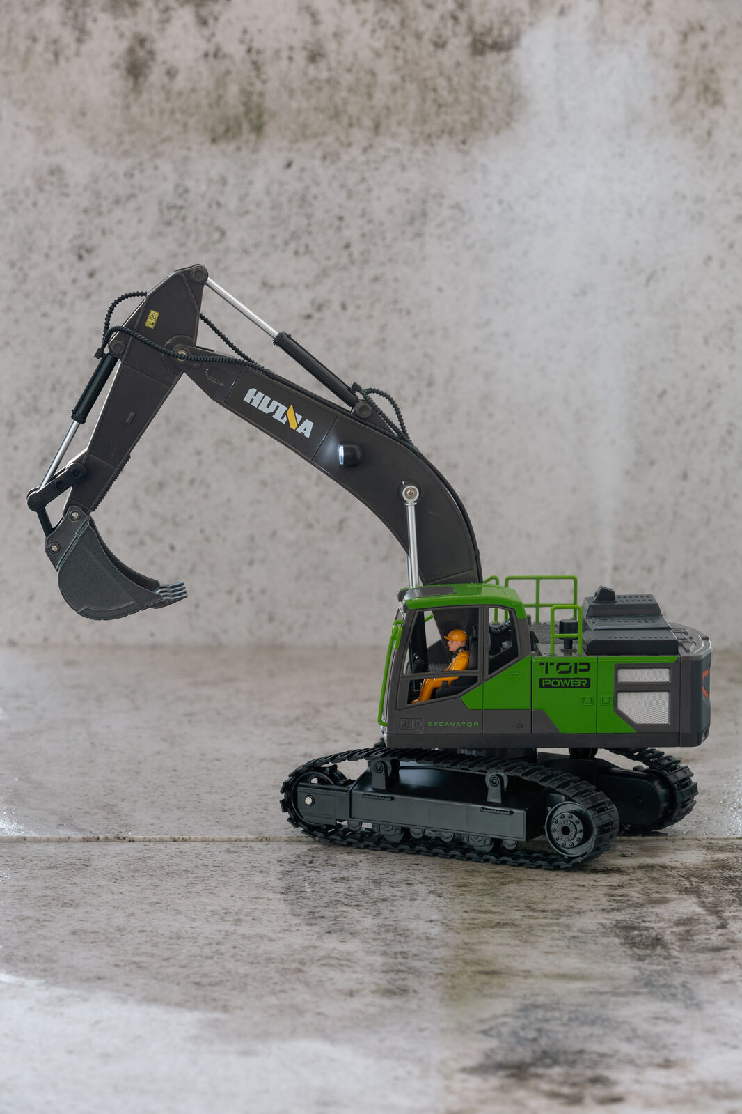 1:18 Scale 13-Channel Alloy Remote Control Excavator Construction Vehicle with Lights, Sound and Steam V196-1661