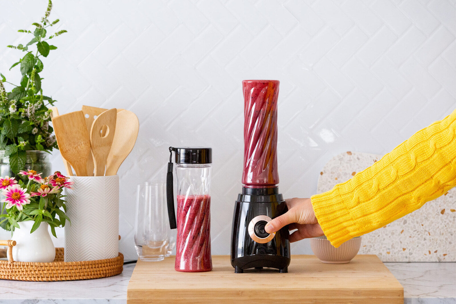 Portable Personal Blender, w/ 2 400ml Bottles V196-BNG540