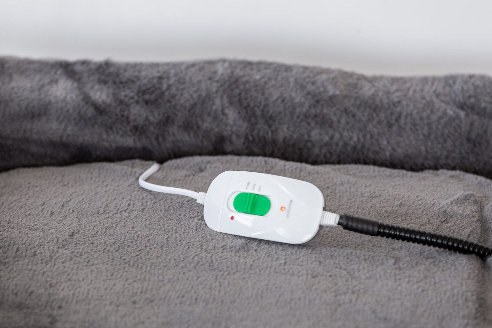 Easy to Clean Electric Heated Rabbit Faux Fur Covering Pet Bed - Medium V196-PWB802