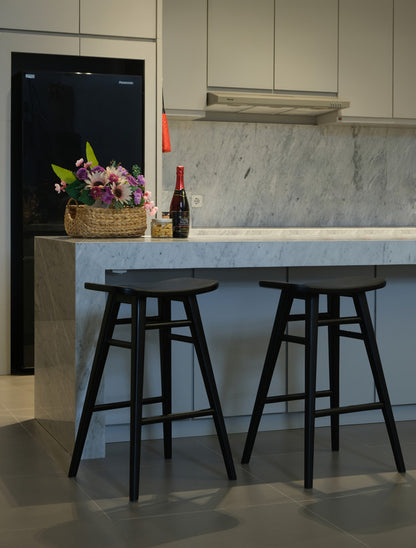 Aria Oval Solid Timber Counter Stool (Black) V199-BR068OVB
