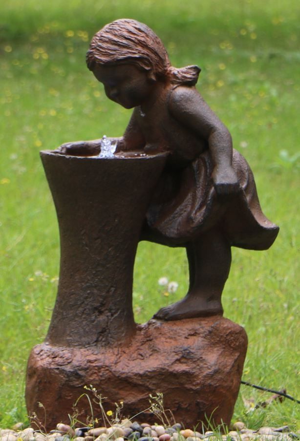 Girl at Water Fountain V231-FZ-162