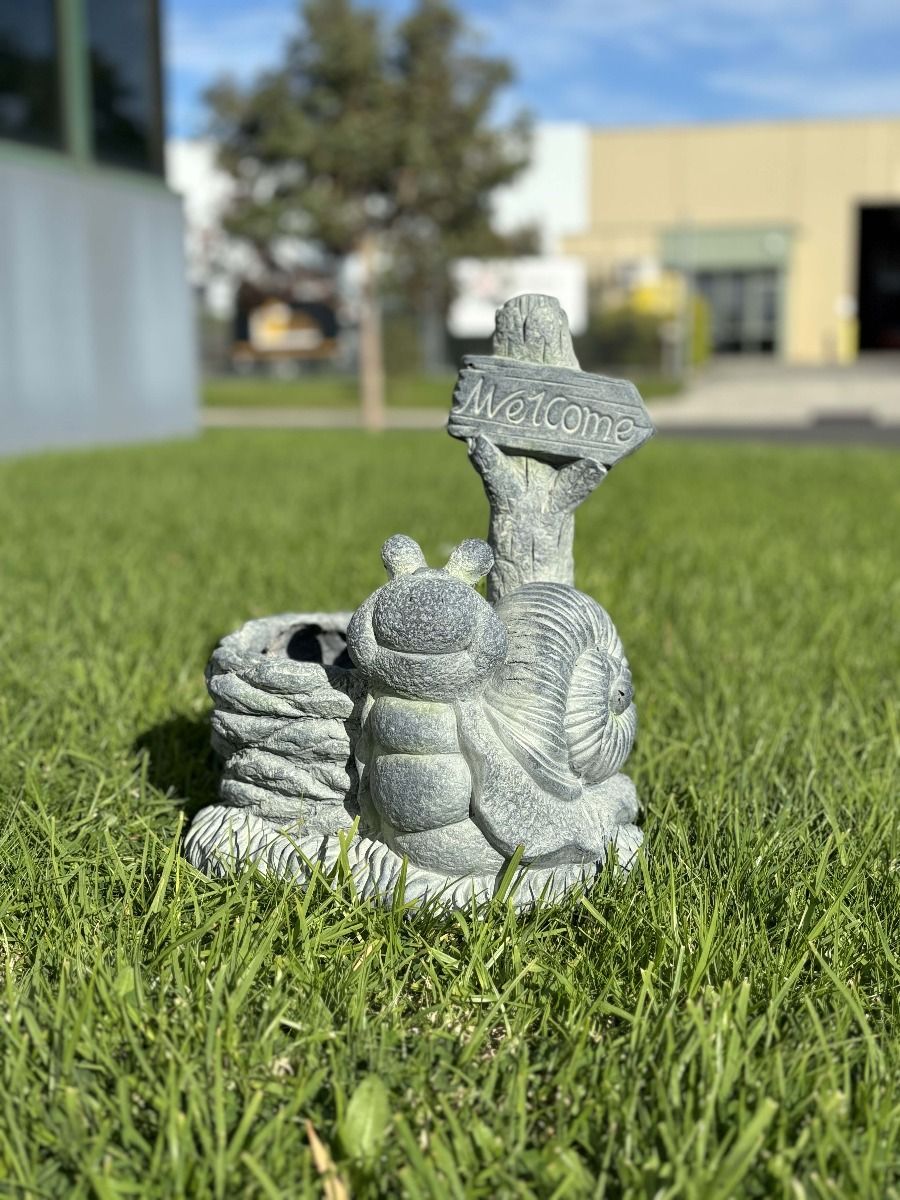 Welcome Snail Planter V231-MP-117