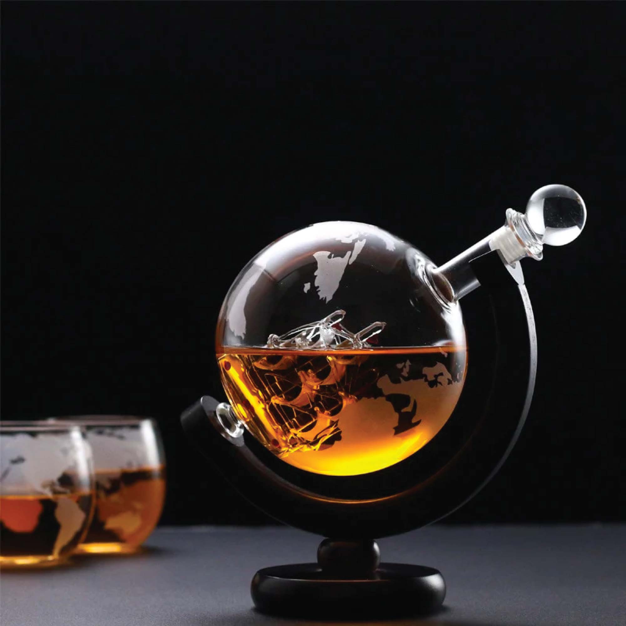 850ml Whiskey or Wine Globe Glass Decanter Set - 2x Glasses + Wooden Stand V238-SUPDZ-40479873269840