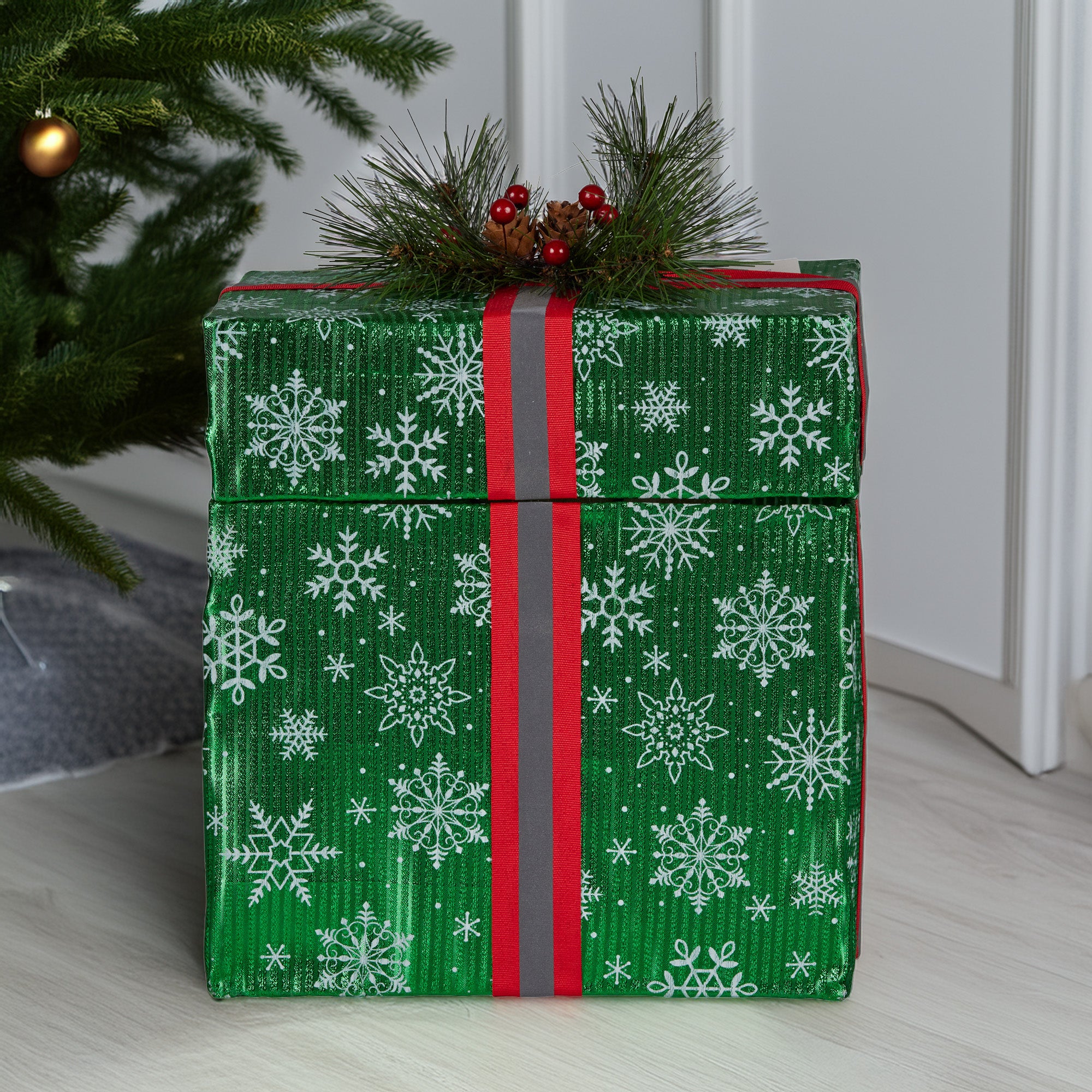 Christabelle Animated Elf Gift Box Led Lights Christmas Tree Decoration Ornament V240-112_SHE101