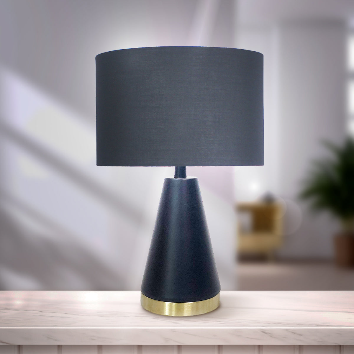 Sarantino Metal Table Lamp in Black and Gold V240-LMP-MLM-50230