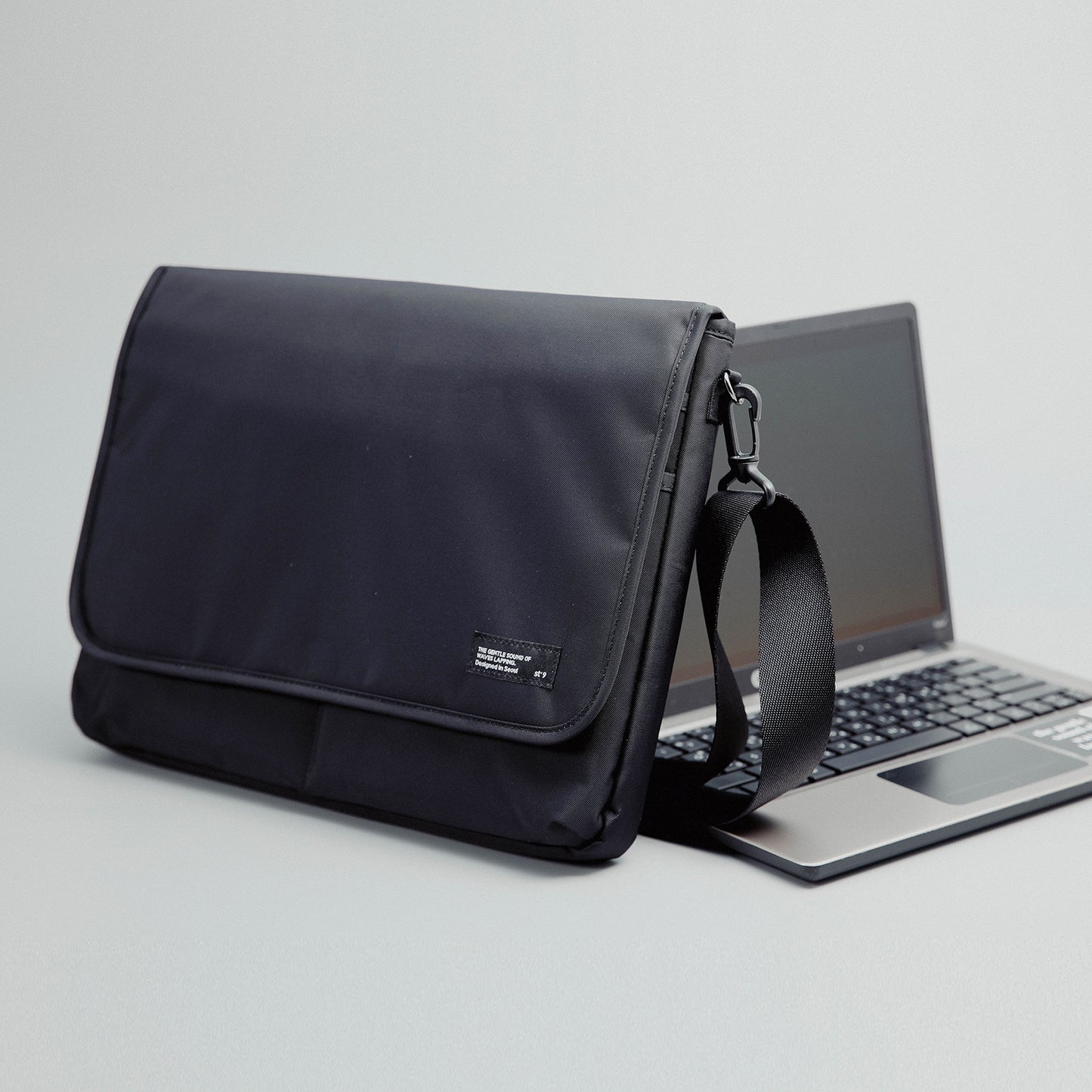 15.6/16 inch Laptop Sleeve Padded Shoulder Bag Travel Carry Case LATO BLACK V274-OF-DST-LAPBG108L-BK