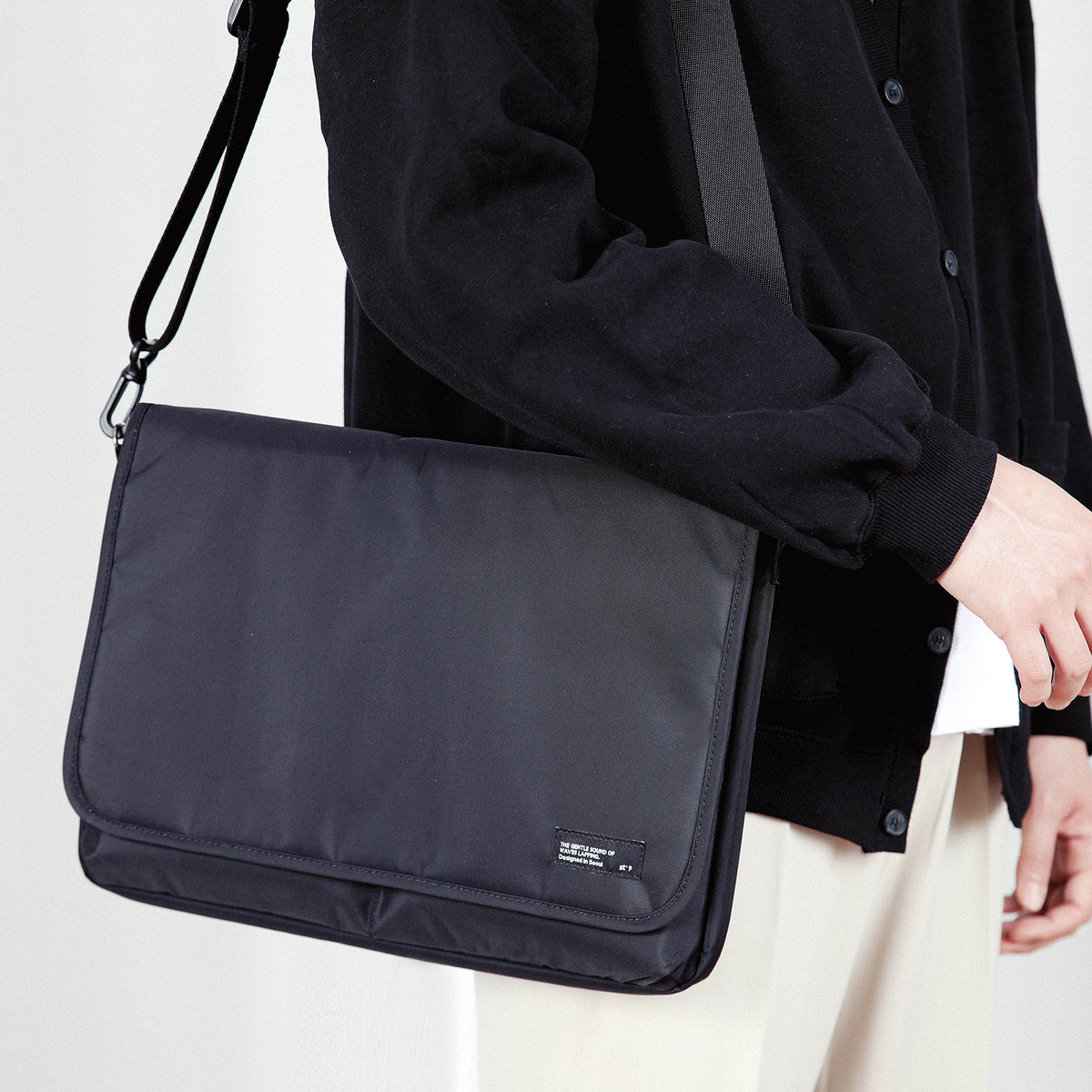 15.6/16 inch Laptop Sleeve Padded Shoulder Bag Travel Carry Case LATO BLACK V274-OF-DST-LAPBG108L-BK