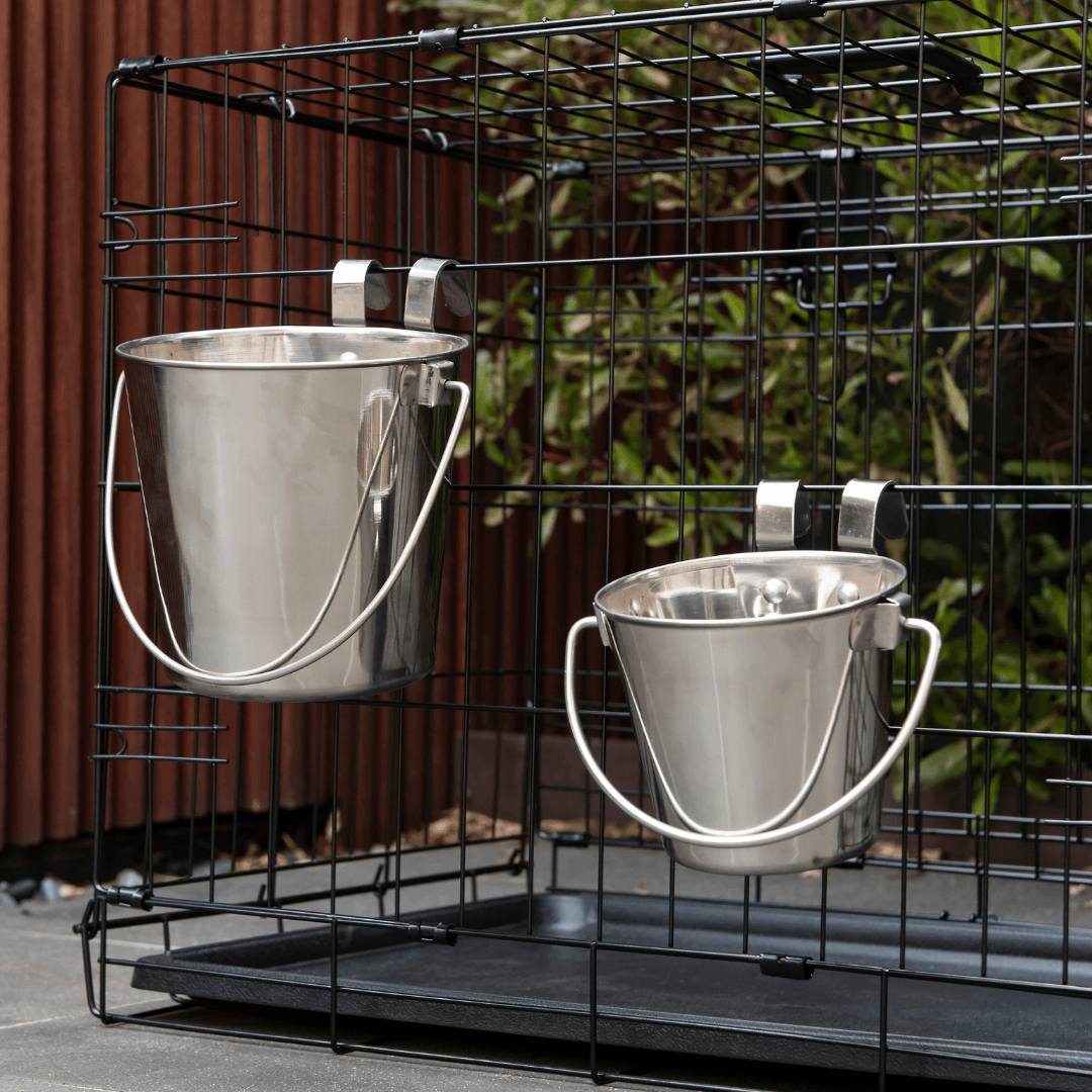 YES4PETS 2.8L Stainless Steel Pet Parrot Feeder Dog Cat Bowl Water Bowls Flat Sided Bucket with Riveted Hooks V278-1-X-2L8-PBSUP2713RC