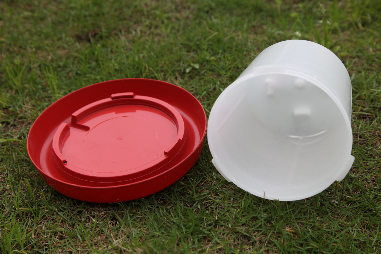 YES4PETS Farm Poultry Bird Chicken Water Drinker 3 L & 3 kg Food Grain Seed Feeder Set V278-CHICKEN-DRINKER-FEEDER