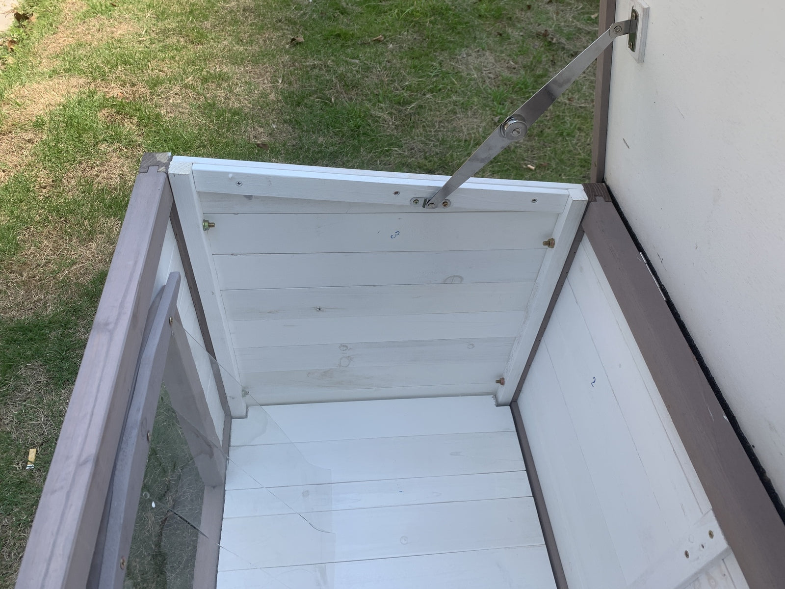 YES4PETS M Timber Pet Dog Kennel House Puppy Wooden Timber Cabin With Stripe White V278-DK-8558-WHITE