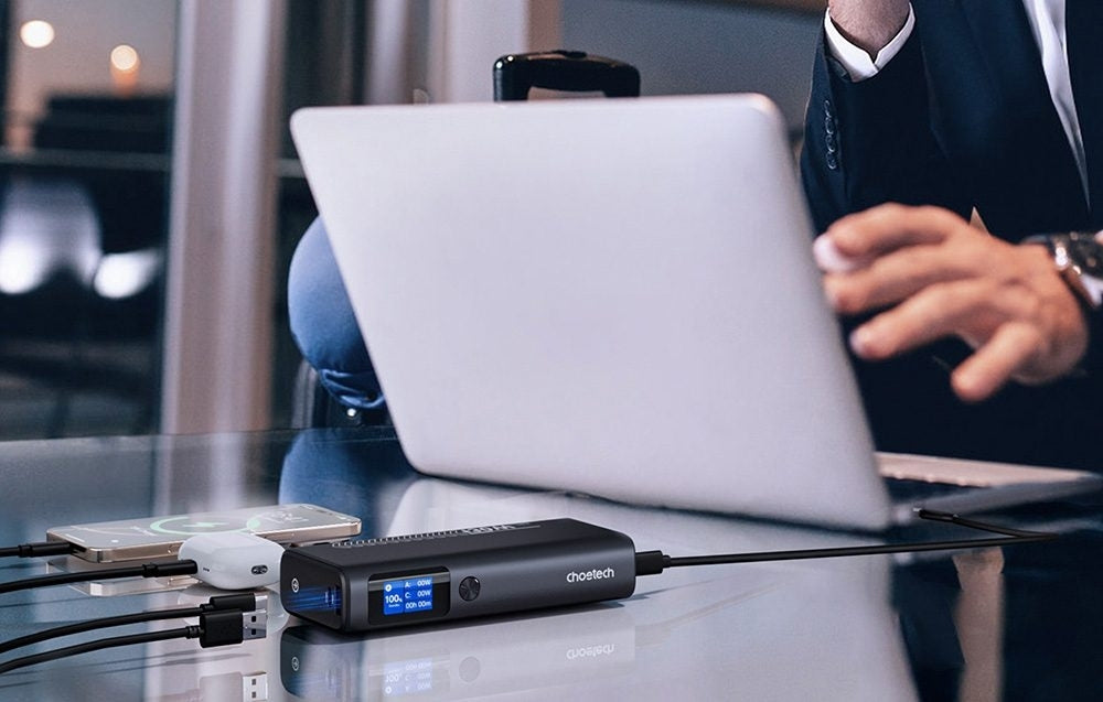 CHOETECH B702 20000mAh PD130W USB-A + USB-C x 2, 3-Port & TFT Display Power Bank V28-ELECHOB702